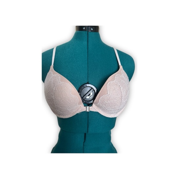 Victoria's Secret Other - Victoria Secret Lace Underwire Bra - Cream/Tan